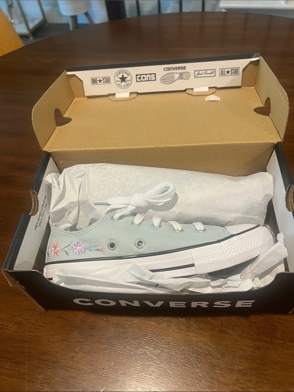 Converse Black Box with White Logo -Size 1.5